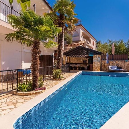 Cozy Apartment In Krk With Kitchen Кърк Екстериор снимка