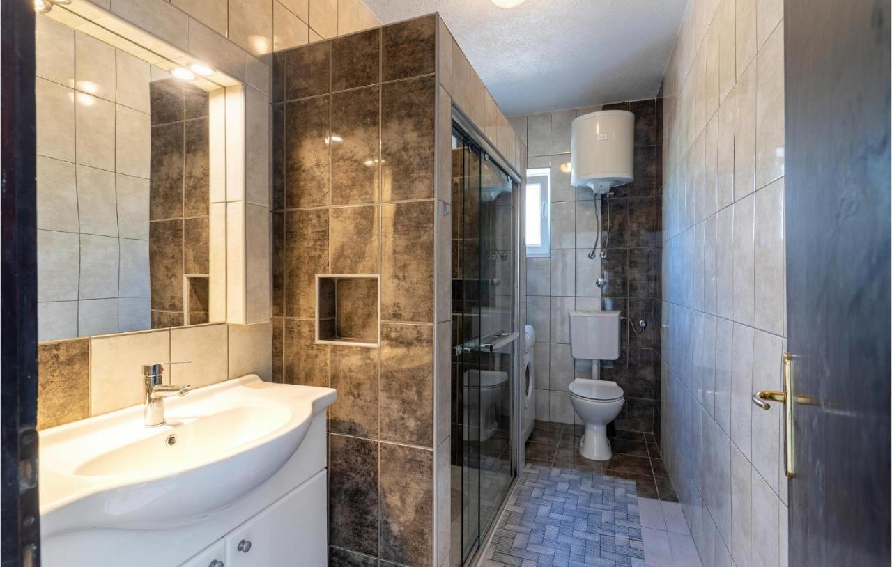 Cozy Apartment In Krk With Kitchen Кърк Екстериор снимка