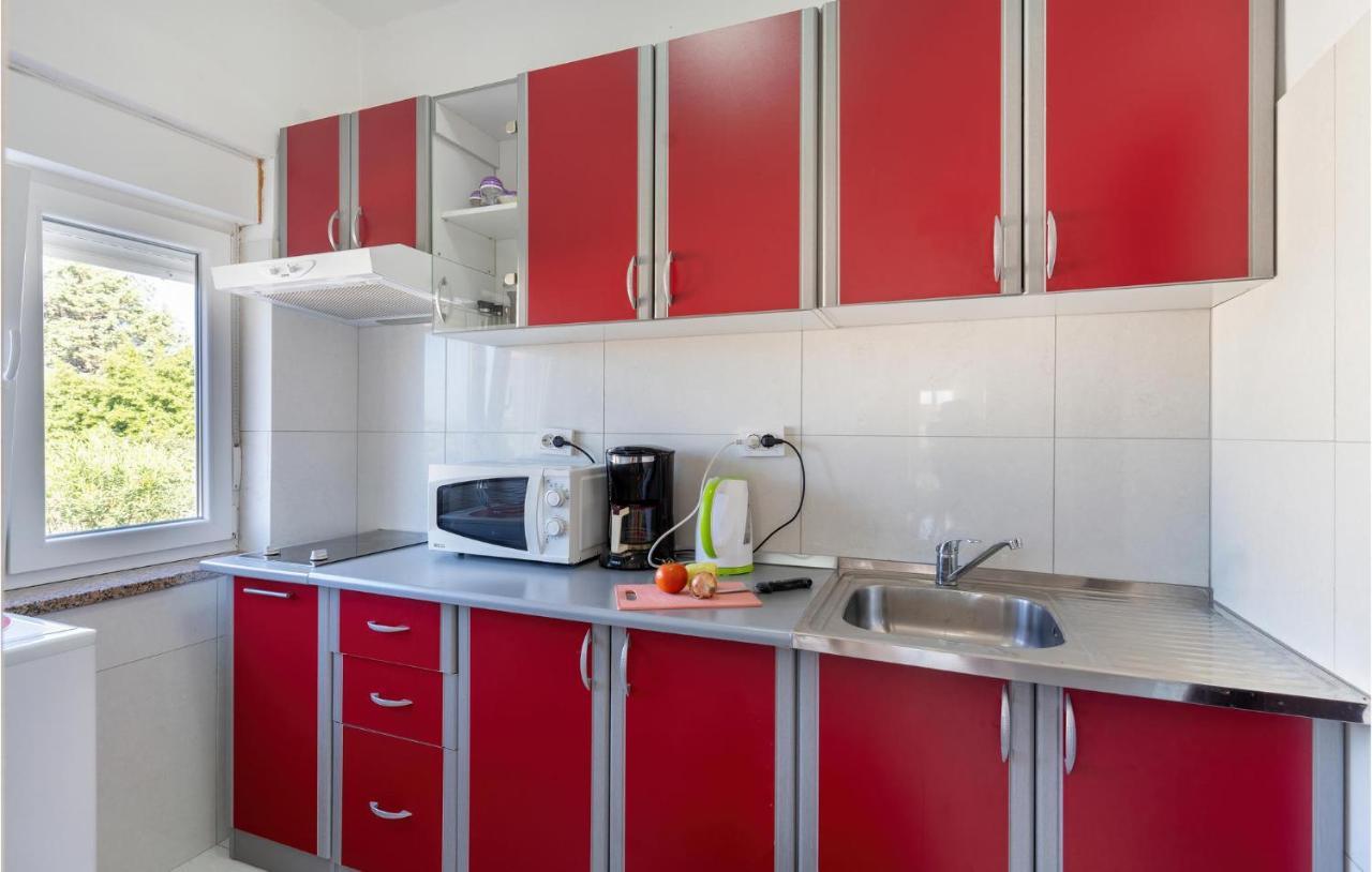 Cozy Apartment In Krk With Kitchen Кърк Екстериор снимка