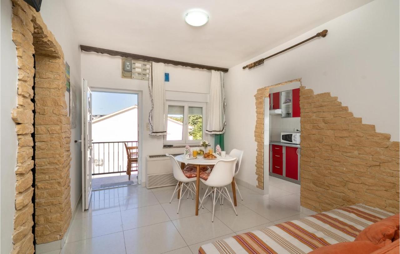Cozy Apartment In Krk With Kitchen Кърк Екстериор снимка