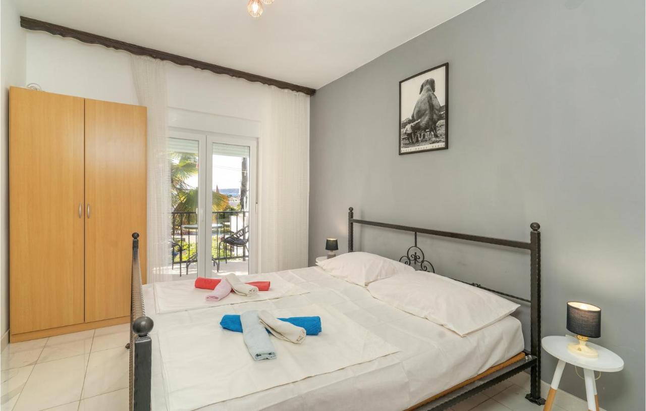 Cozy Apartment In Krk With Kitchen Кърк Екстериор снимка