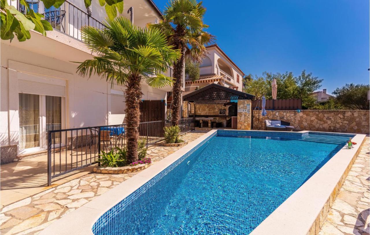 Cozy Apartment In Krk With Kitchen Кърк Екстериор снимка