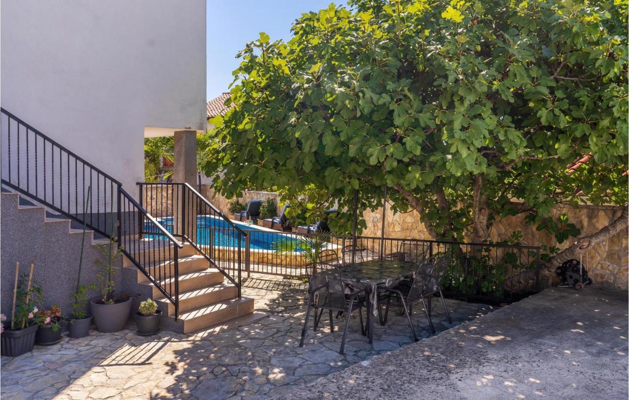 Cozy Apartment In Krk With Kitchen Кърк Екстериор снимка